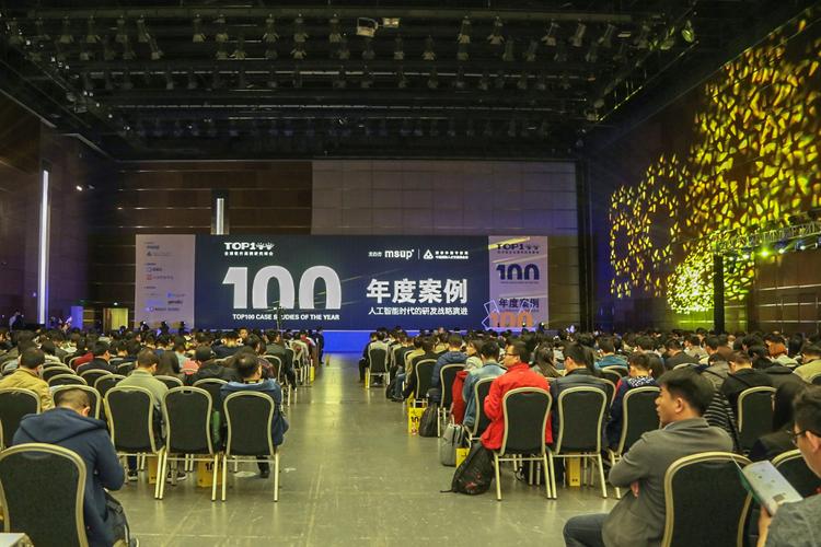人工智能时代下的软件开发 从理论到实践的范式转移